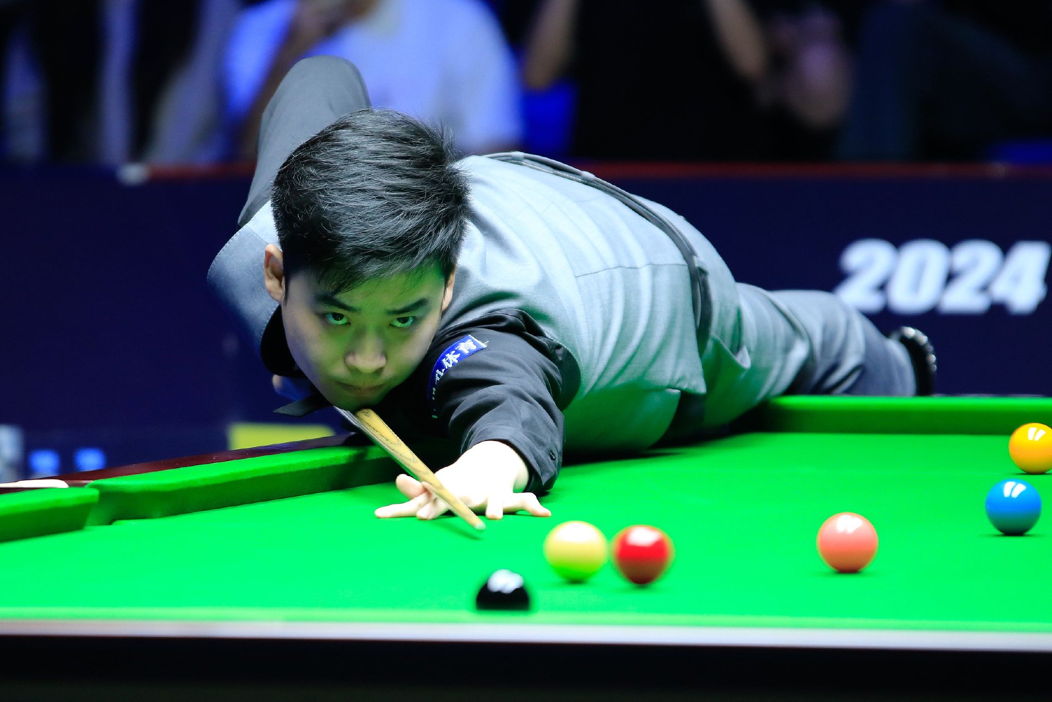 以令人瞩目 以令人瞩目