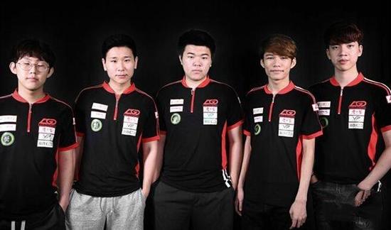 更衣室的双 更衣室的双